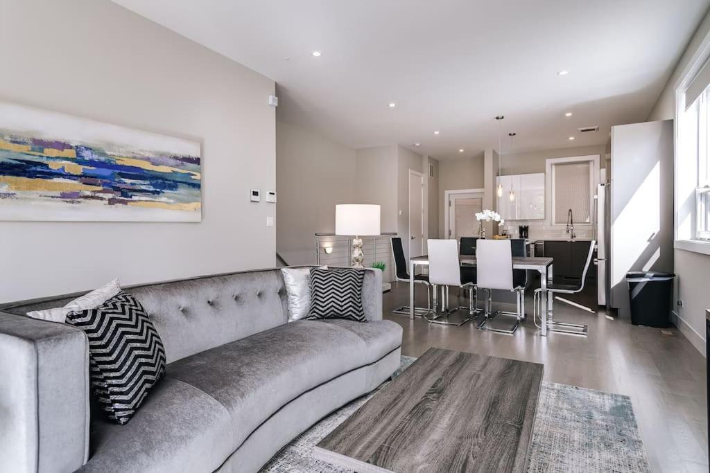 Stunning Duplex Condo #1 - Downtown River North شيكاغو المظهر الخارجي الصورة