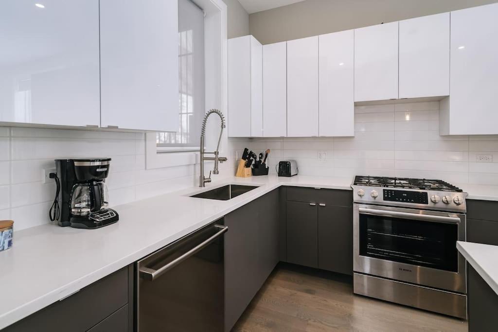 Stunning Duplex Condo #1 - Downtown River North شيكاغو المظهر الخارجي الصورة