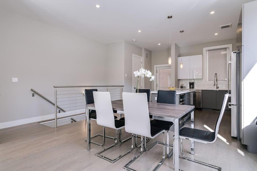 Stunning Duplex Condo #1 - Downtown River North شيكاغو المظهر الخارجي الصورة